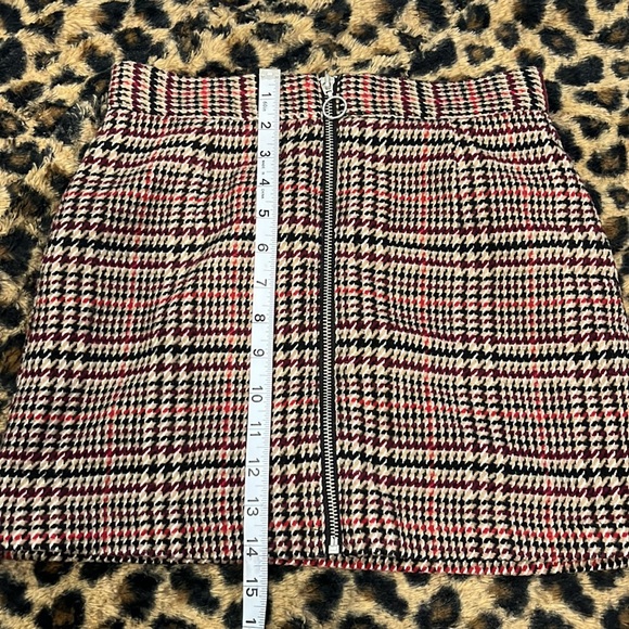 • Forever 21 Burgundy/Brown Houndstooth Skirt - Picture 8 of 9